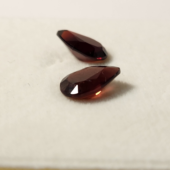 NIB 3.55cts Natural Mozambique Garnet Pair 10x7mmPear Cut Matched loose stones - Picture 10 of 15